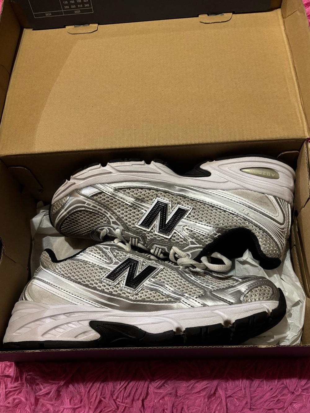 New Balance 740 Sneakers Size 6 1/2